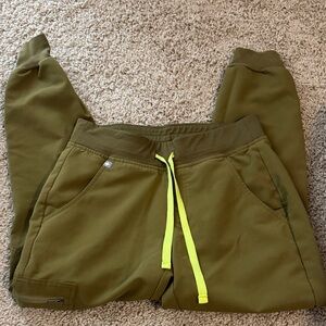 FIGS Xs petite joggers, Xxs top